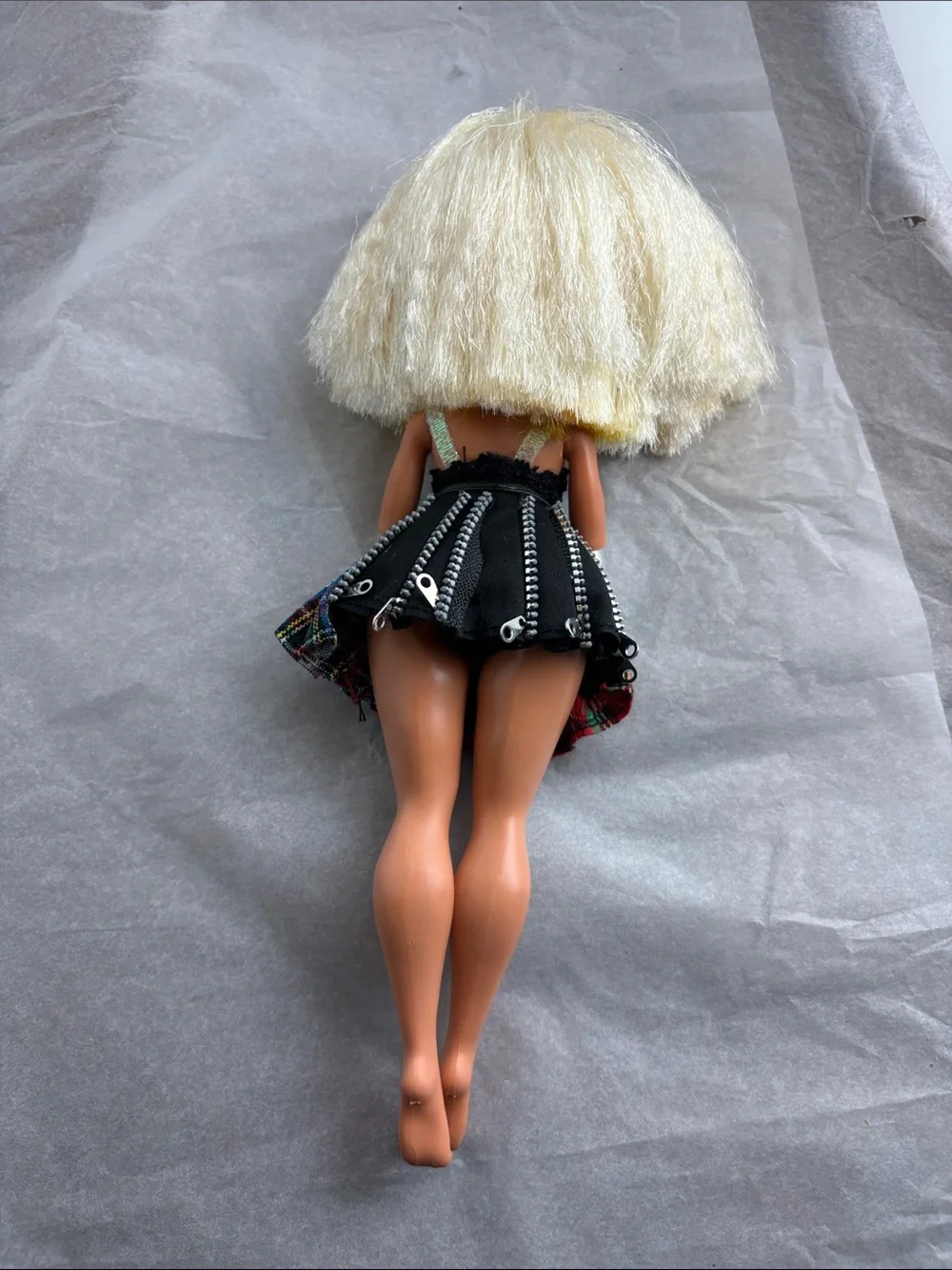 LOL Surprise OMG Remix Fame Queen Fashion Doll Plaid Skirt Outfit